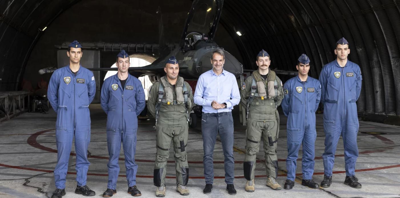 Στην 115 Πτέρυγα Μάχης ο Μητσοτάκης: «Έχουμε ενισχύσει την αποτρεπτική μας δυνατότητα»-1