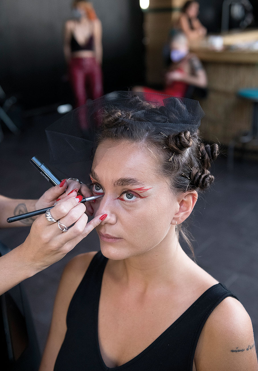 Γιατί οι Σουηδοί γυρίζουν τις σειρές τους στην Αθήνα;-6