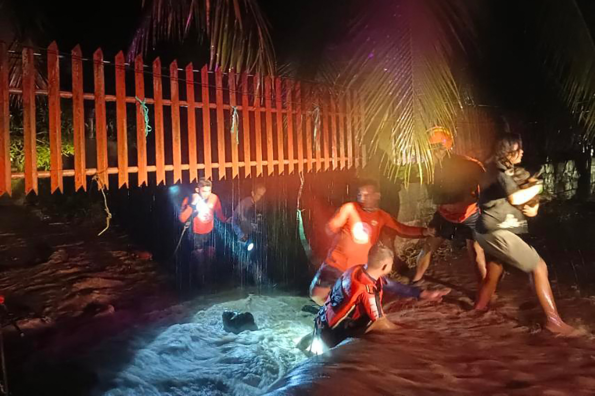 φιλιππίνες-οκτώ-νεκροί-χιλιάδες-εκτο-562202284