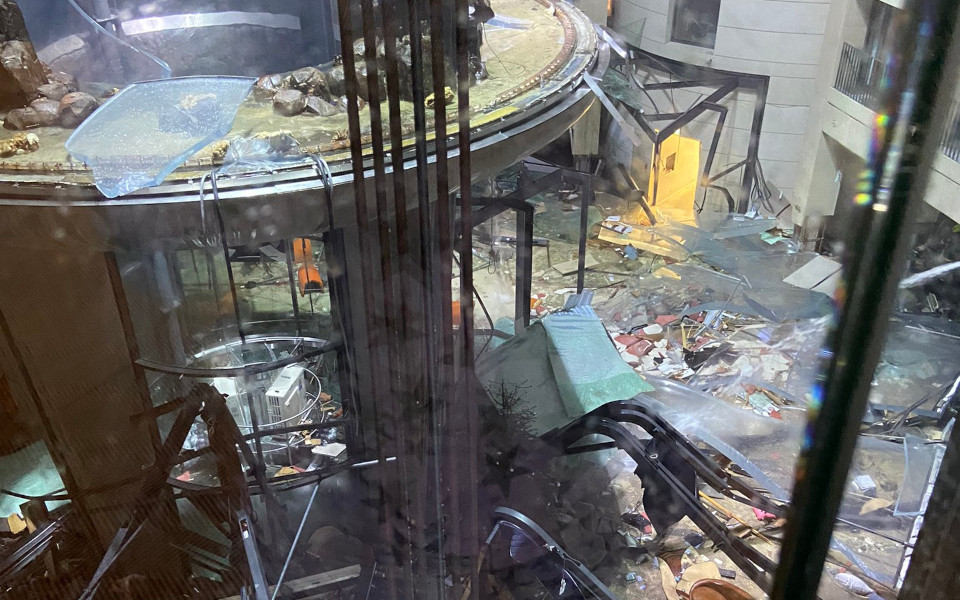 βερολίνο-εξερράγη-τεράστιο-ενυδρε-562188763