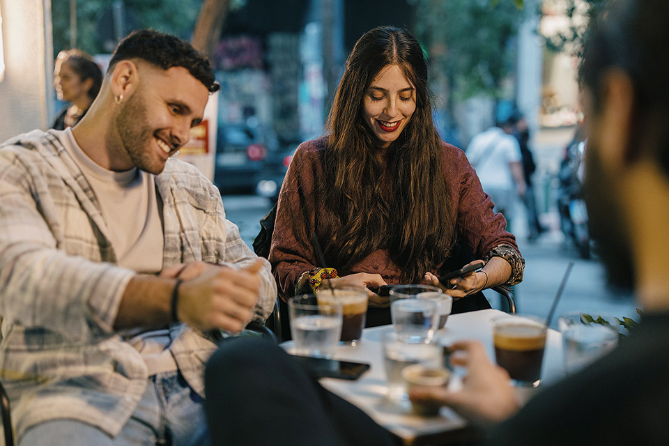 Τι κάνουν όλοι στη Φειδίου;-7