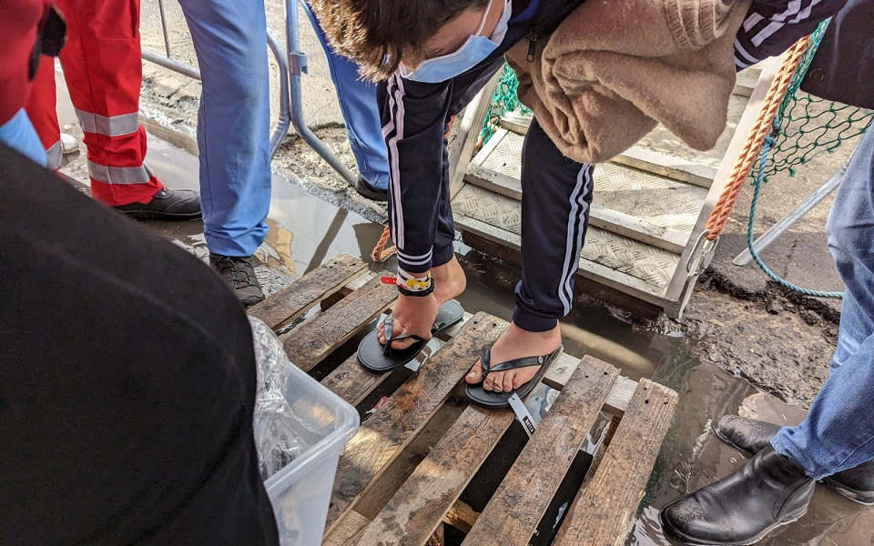 ιταλία-πάνω-από-500-μετανάστες-μεταφέρθ-562181812