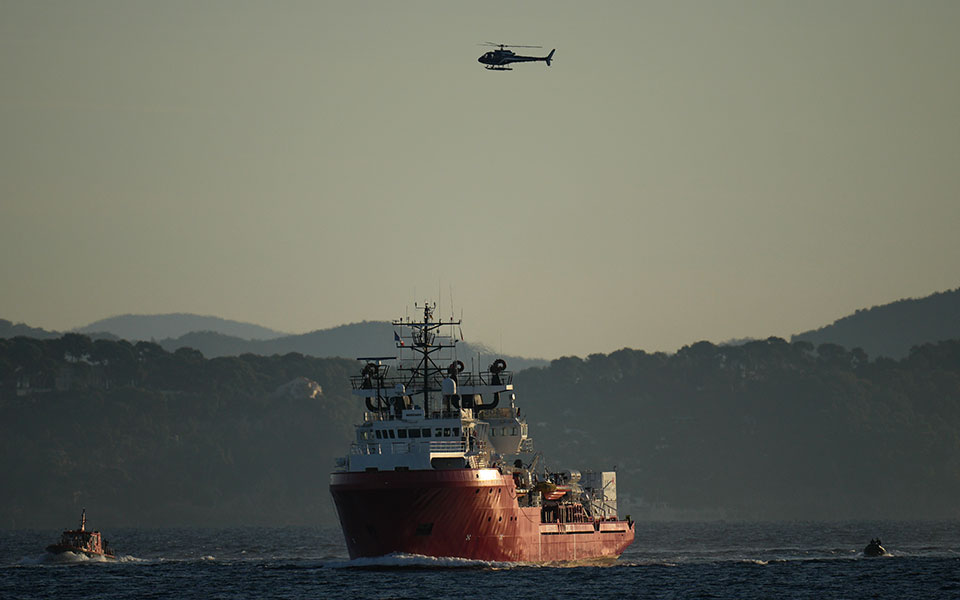 γαλλία-πάνω-από-100-μετανάστες-διασώθηκ-562203364