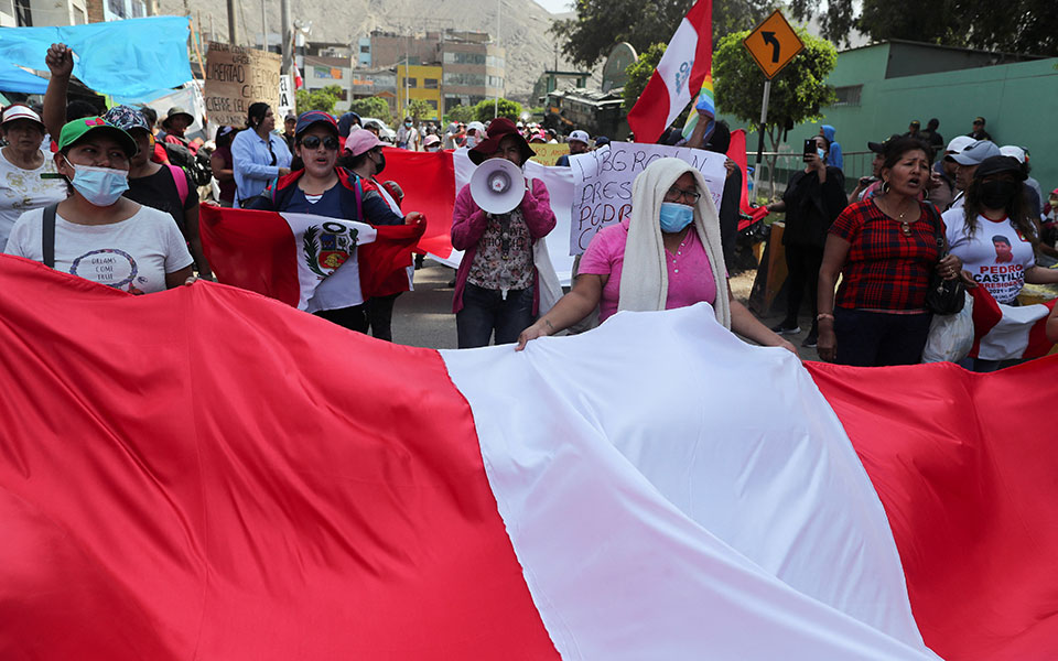 περού-διαδηλωτές-απέκλεισαν-δρόμους-562187671