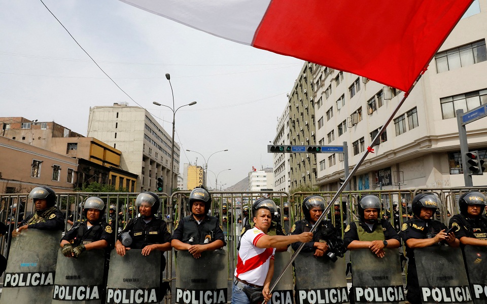 κρίση-στο-περού-σύλληψη-τριών-στρατηγ-562202809