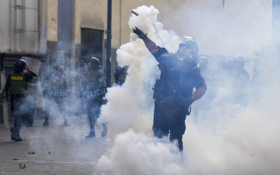 Περού: Άλλοι πέντε νεκροί σε διαδηλώσεις – Στήριξη αριστερών κυβερνήσεων στον Καστίγιο-1