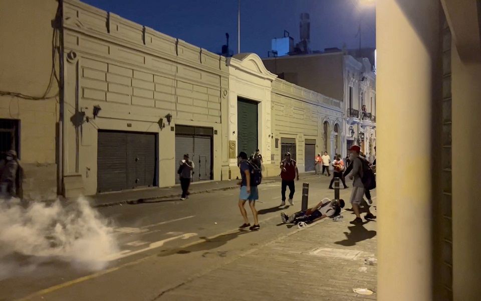 περού-άλλοι-πέντε-νεκροί-σε-διαδηλώσε-562183303