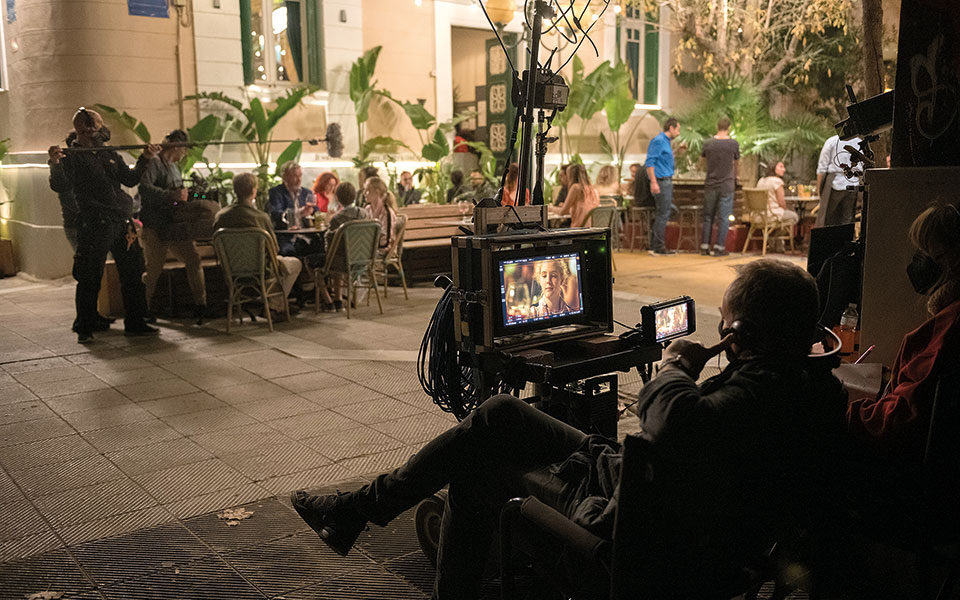 Γιατί οι Σουηδοί γυρίζουν τις σειρές τους στην Αθήνα;-4