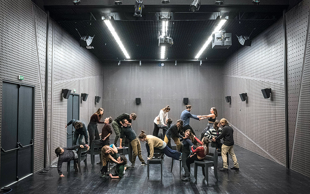 στο-ωδείο-αθηνών-λίγο-πριν-τα-εγκαίνια-562182325