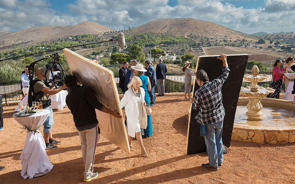 Γιατί οι Σουηδοί γυρίζουν τις σειρές τους στην Αθήνα;-1
