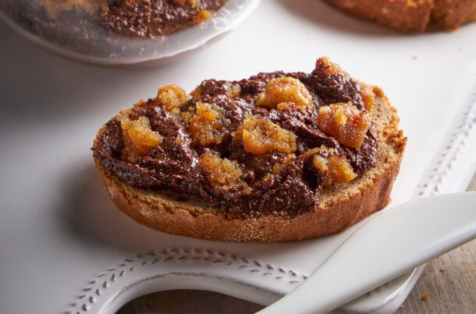 άλειμμα-με-σοκολάτα-και-μελομακάρονα-562206259