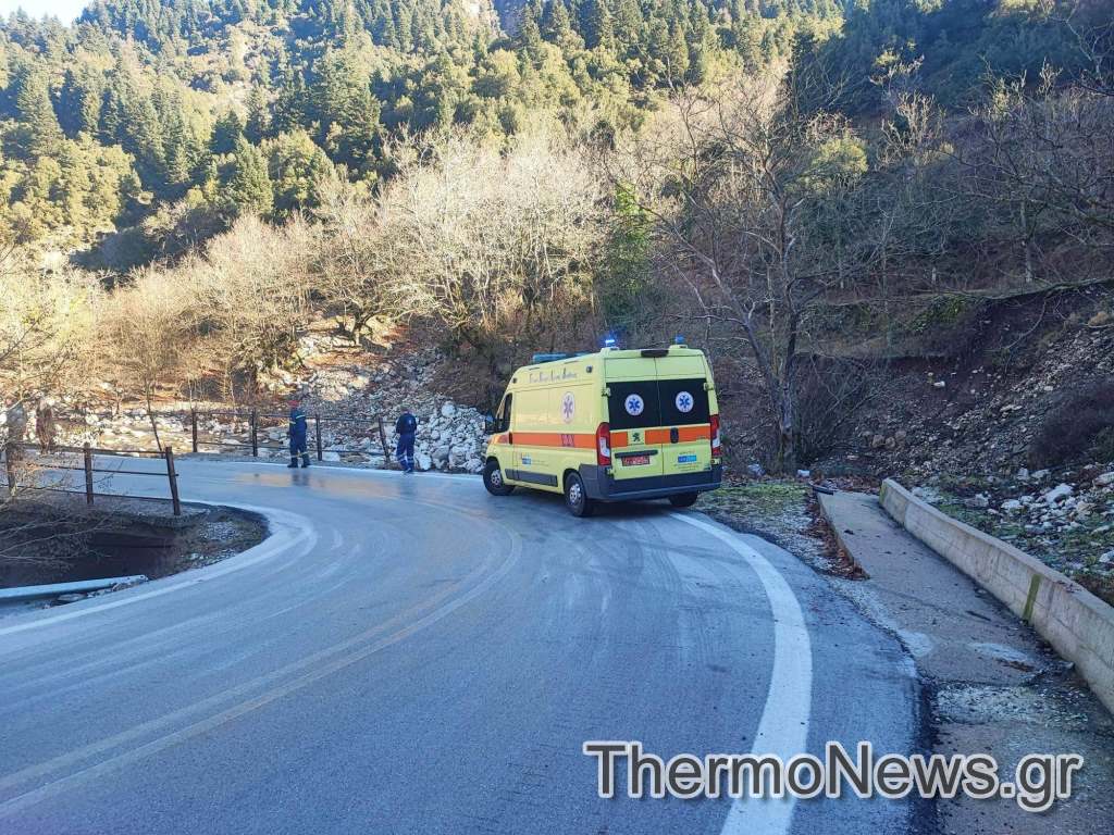 Αγρίνιο: Δύο τραυματίες έπειτα από πτώση οχήματος σε ποτάμι (εικόνες)-2