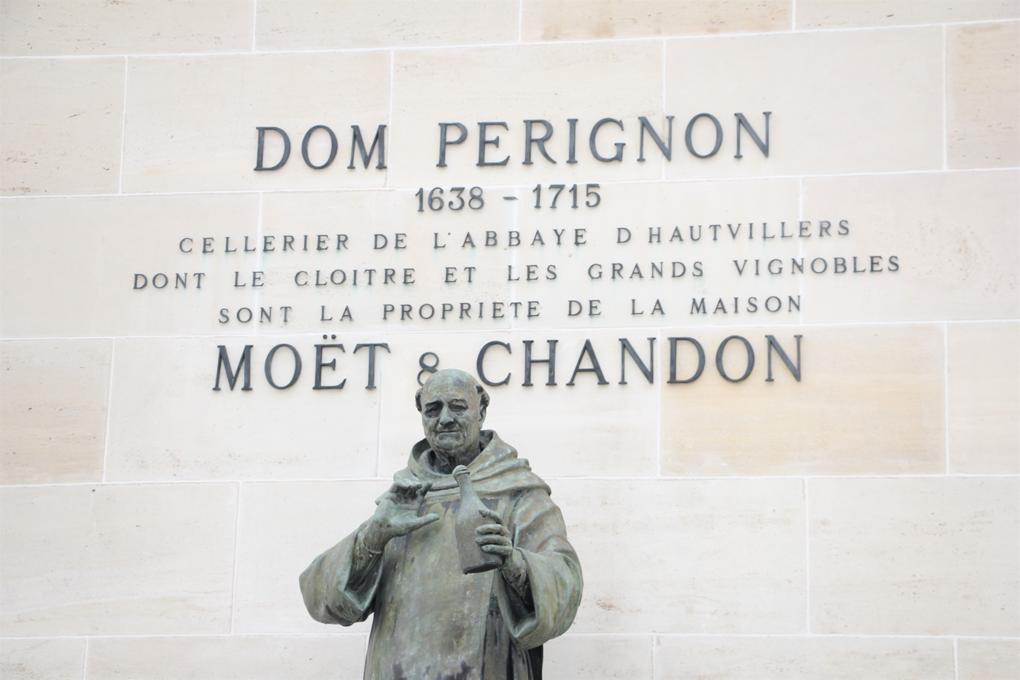 ενα-είδος-ευλάβειας-για-το-ψωμί-562191811