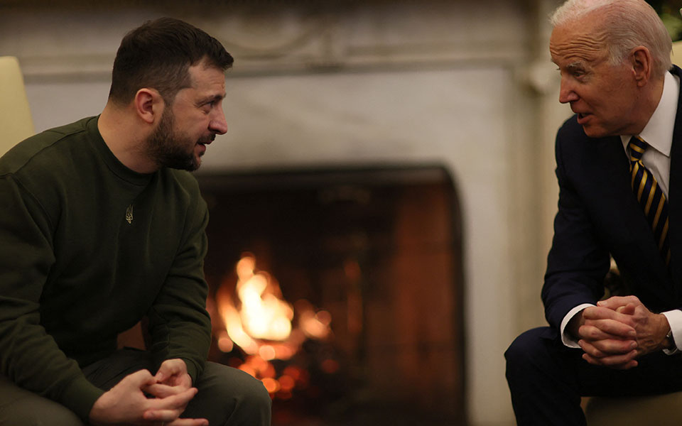 Μπάιντεν σε Ζελένσκι: Θα σταθούμε στο πλευρό σας για όσο χρειαστεί-7
