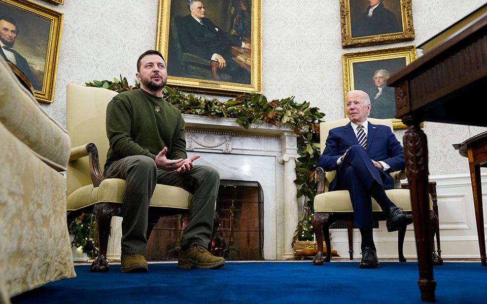 Μπάιντεν σε Ζελένσκι: Θα σταθούμε στο πλευρό σας για όσο χρειαστεί-2