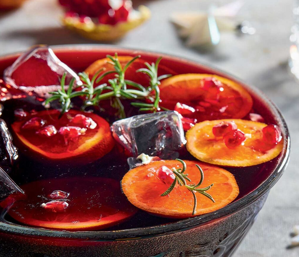 punch-με-κόκκινο-κρασί-ginger-beer-και-ρόδι-562201663