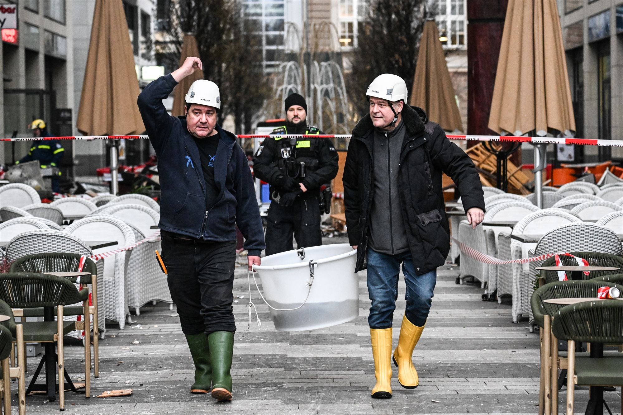 Γερμανία: 1.500 ψάρια στον… δρόμο – Έσπασε ενυδρείο ενός εκατ. λίτρων-1