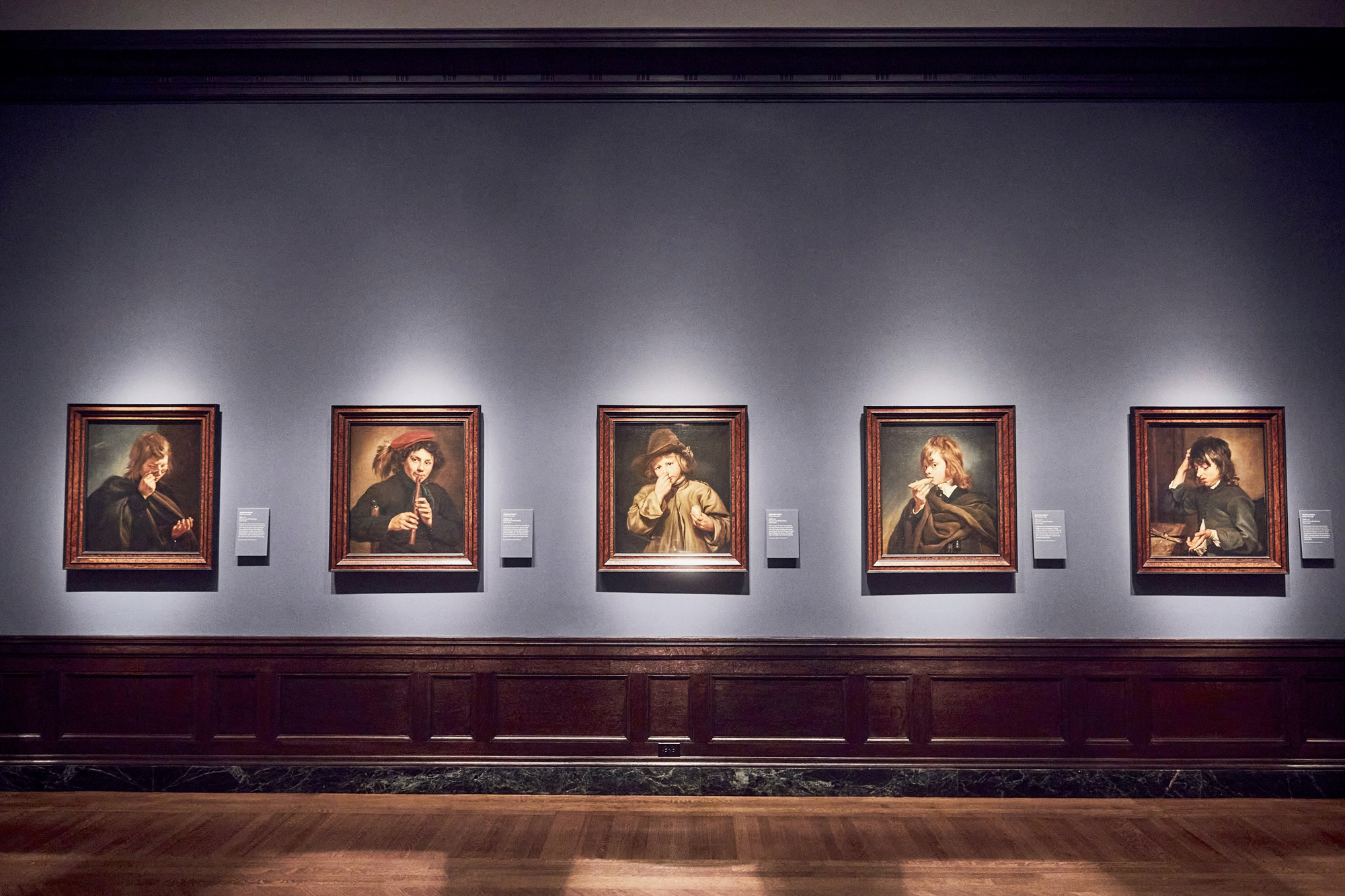 μια-γυναίκα-του-17ου-αιώνα-αναδύεται-έπε-562180375