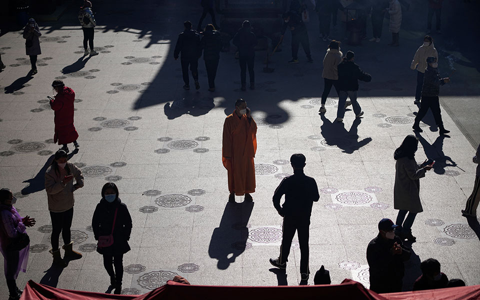 κορωνοϊός-οι-κινέζοι-αντιδρούν-με-ενθ-562203223