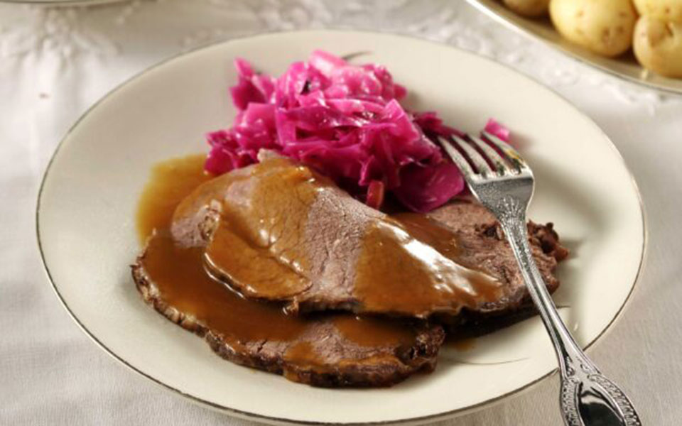 όλη-η-ευρώπη-γύρω-από-το-γιορτινό-τραπέ-562205314