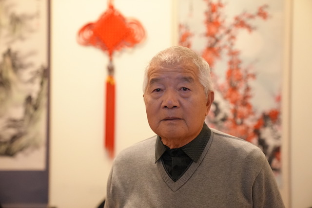 συνωστισμός-για-την-επίχρυση-βίζα-562179886