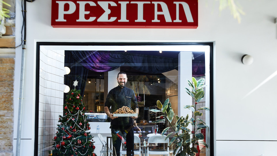 ο-δημήτρης-μακρυνιώτης-δίνει-ρεσιτάλ-562202089