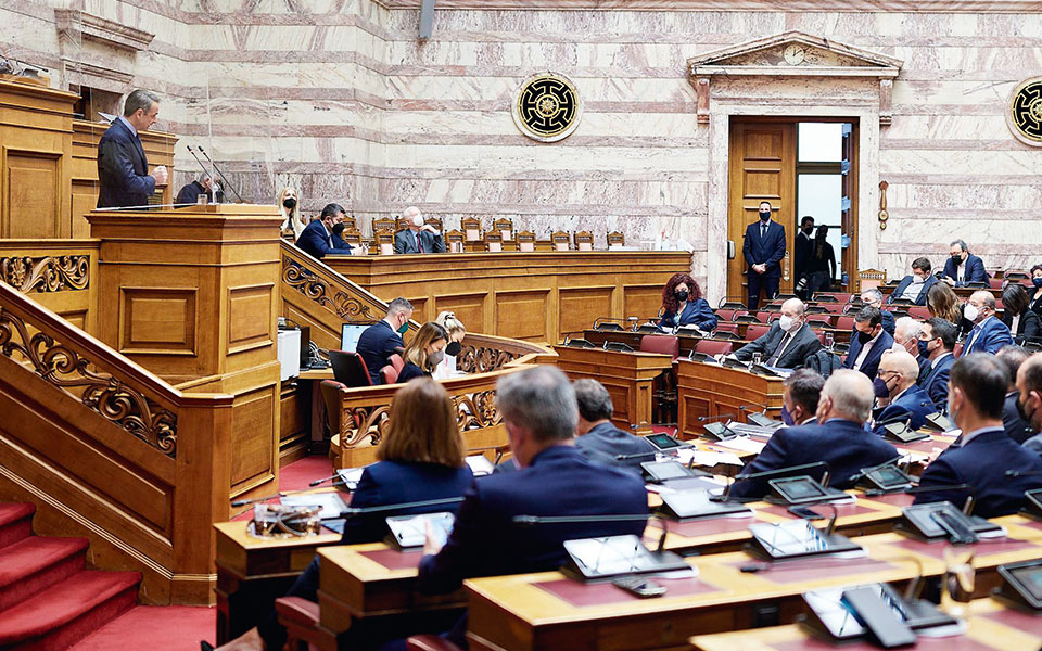 με-τρία-χαρτιά-στη-βουλή-για-τις-παρα-562164979