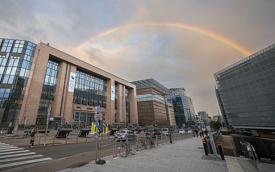 σε-κατασκοπευτικό-κλοιό-οι-βρυξέλλες-562166830