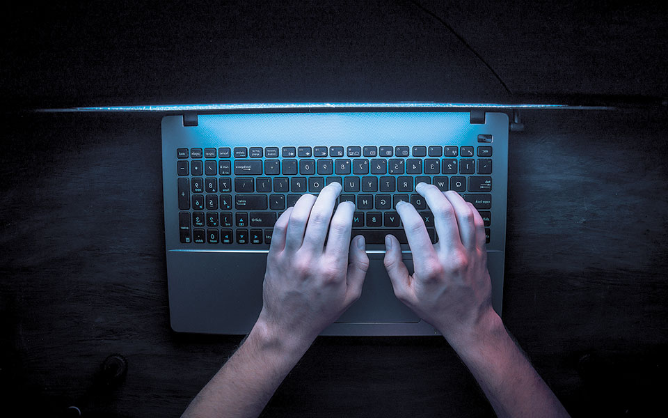 μεγάλος-αδελφός-για-την-παιδική-πορ-562169392