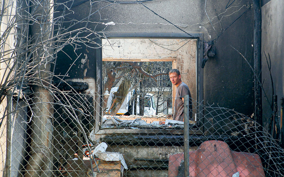 πυρκαγιά-στο-μάτι-ζούμε-το-θέατρο-του-562172284