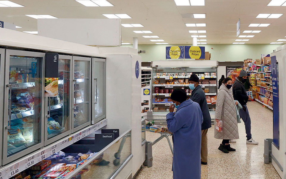 χριστούγεννα-με-πολλές-περικοπές-φέτ-562172479