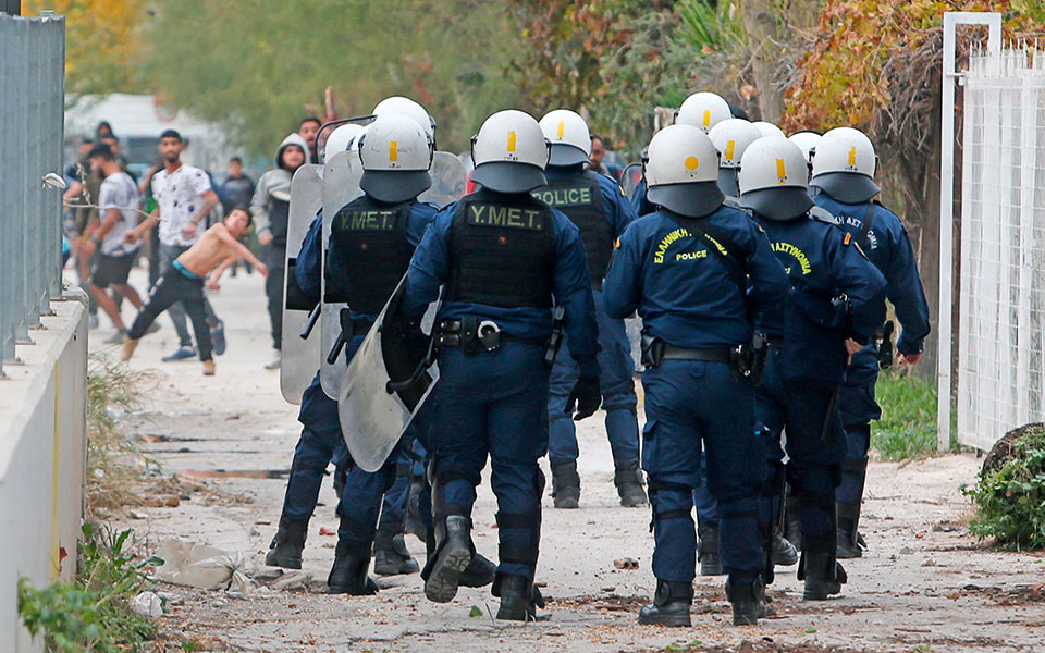 Θεσσαλονίκη: Για απόπειρα ανθρωποκτονίας κατηγορείται ο αστυνομικός που πυροβόλησε τον 16χρονο Ρομά-1