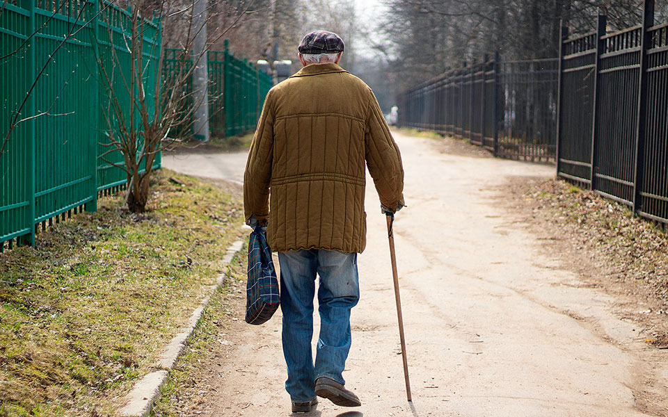 τρίτη-ηλικία-φροντίδα-μακριά-από-τα-ασ-562185319