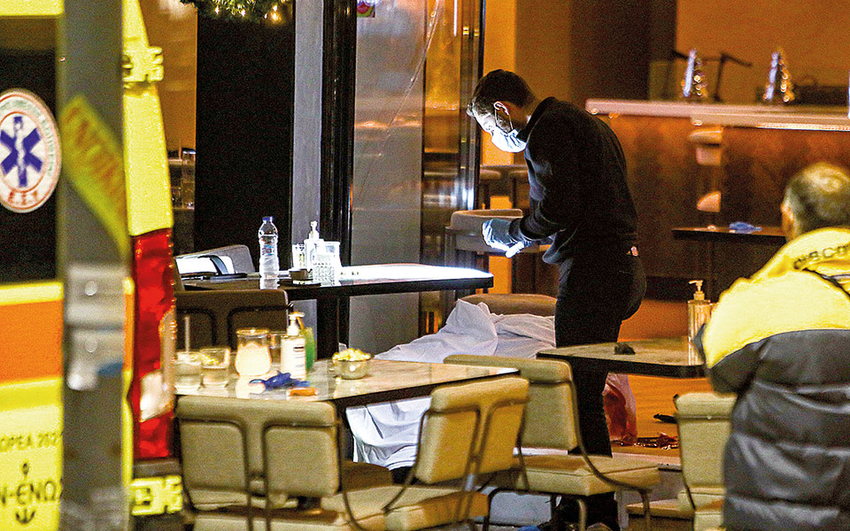 πλατεία-ν-σμύρνης-αναζητώντας-απαντή-562194430