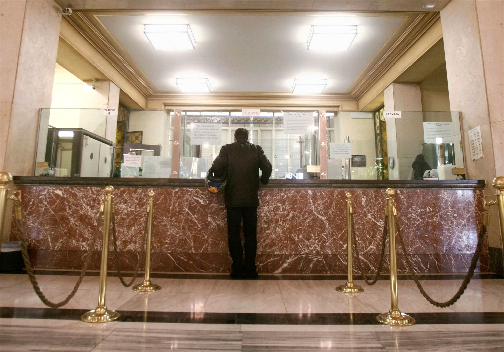 διαγραφή-χρεών-προς-το-δημόσιο-για-100-000-οφ-562184746