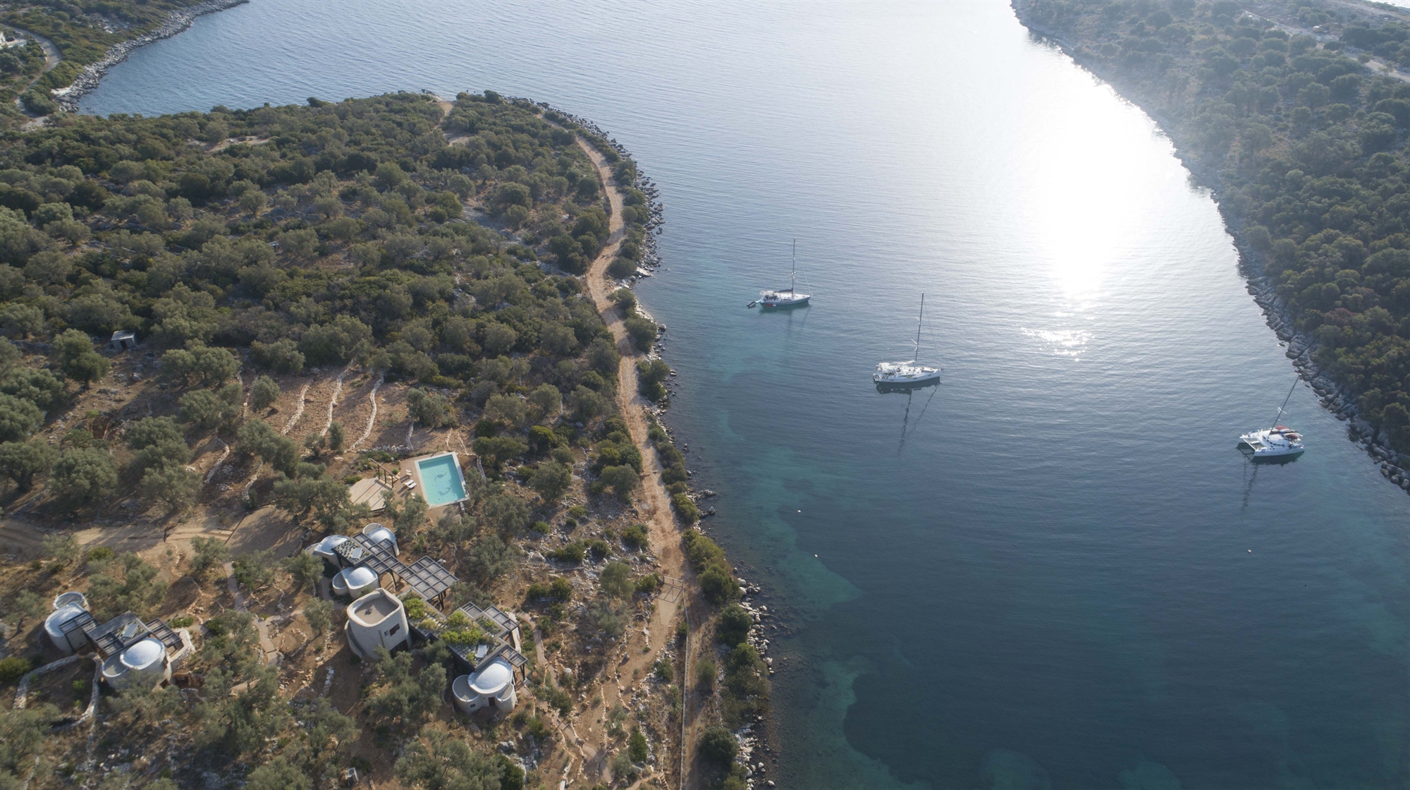 tουρισμός-σε-αρμονία-με-το-τοπίο-562191820