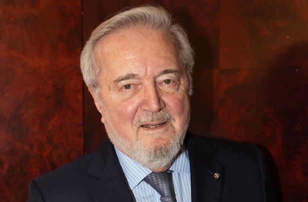 Ντεφιλέ με παραδοσιακές ενδυμασίες από το Λύκειο των Ελληνίδων στη γαλλική πρεσβεία-3