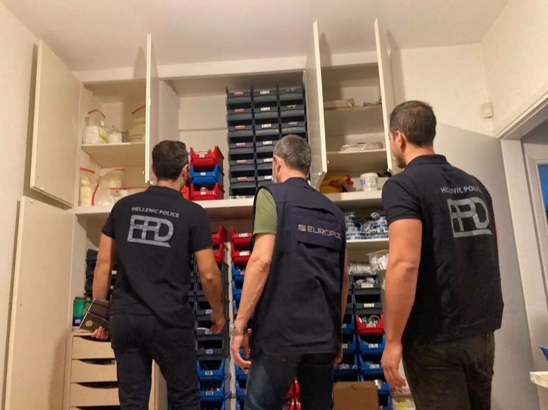 Europol: Εξαρθρώθηκε διεθνής σπείρα λαθρεμπορίου αναβολικών και φαρμάκων – Δρούσε και στην Ελλάδα-1