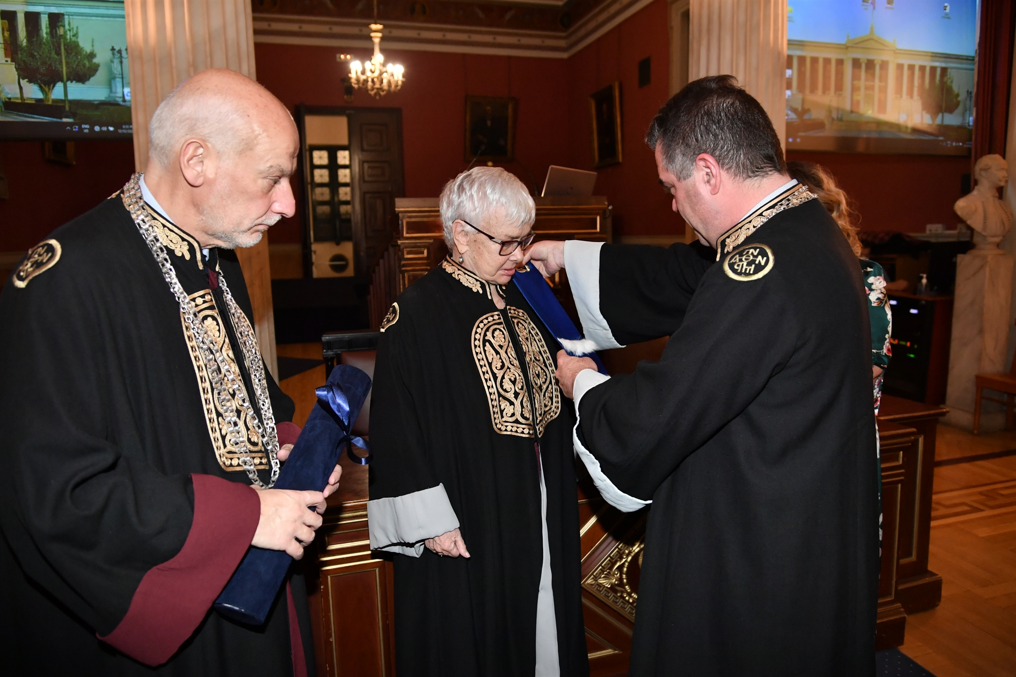 η-ξένια-καλογεροπούλου-ο-βασίλης-παπα-562189468