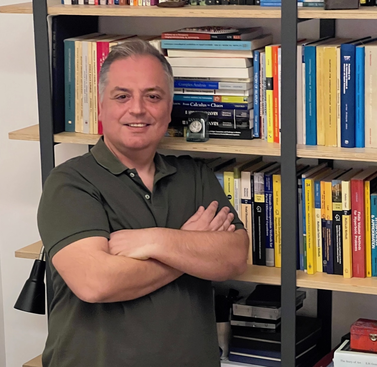 Διδάσκοντας ταυτόχρονα σε δύο έδρες-1