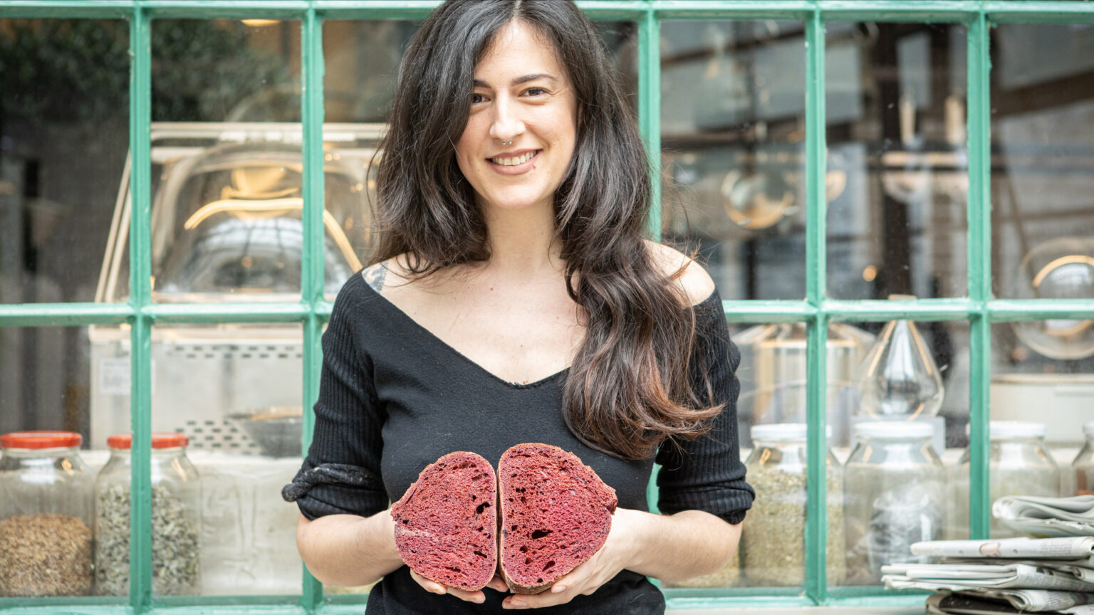 η-αυτοδίδακτη-baker-πίσω-απ-τα-πολύχρωμα-562181863