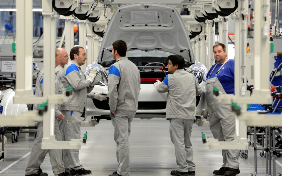 πιέσεις-και-ευκαιρίες-στις-αυτοκινητ-562206445