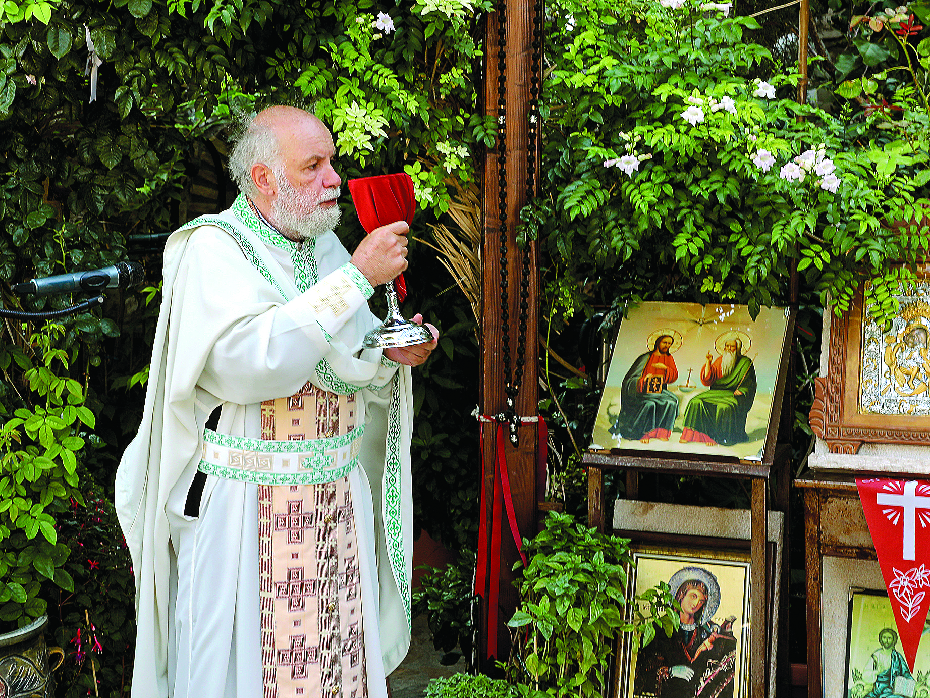 ναός-αγίων-ισιδώρων-το-παρασκήνιο-μια-562168381