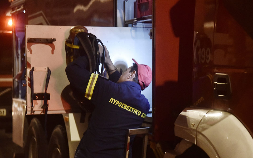 αυτοκίνητο-πήρε-φωτιά-στη-συμβολή-των-562177996