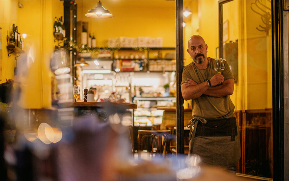 il-capitano-εδώ-το-πανηγυριώτικο-η-γίδα-βραστή-562181347