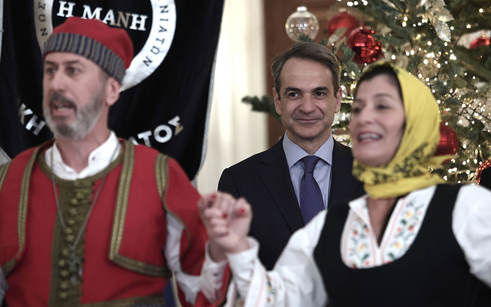 κανείς-πίσω-και-όλοι-μαζί-μπροστά-562210033