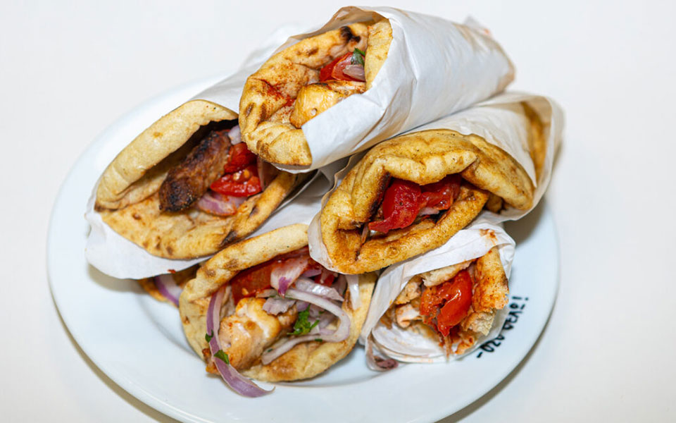 301-σουβλάκια-σε-κάθε-γειτονιά-για-να-δει-562170136