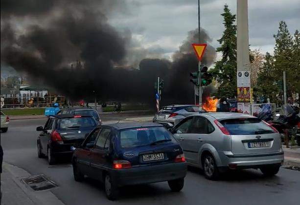 ένταση-στη-μεσογείων-ρομά-άναψαν-φωτι-562172743