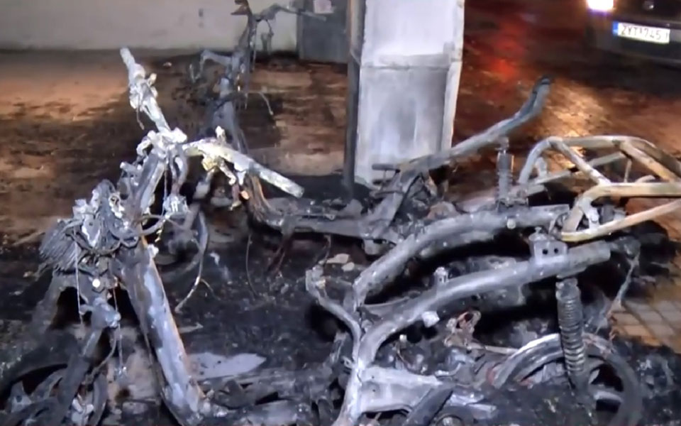 εμπρησμός-στην-κυψέλη-kάηκαν-τρία-μηχα-562172152