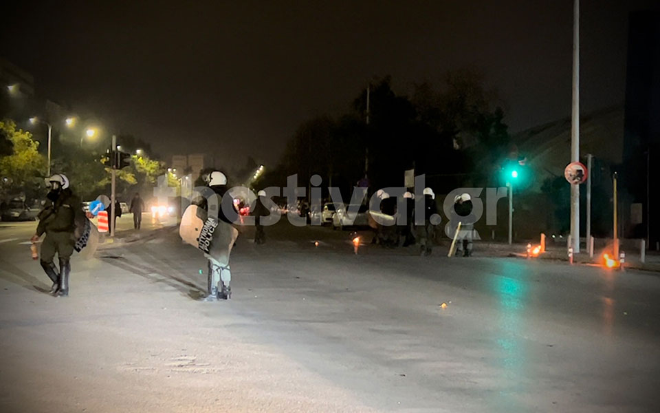 θεσσαλονίκη-μολότοφ-κατά-διμοιρίας-τ-562169989